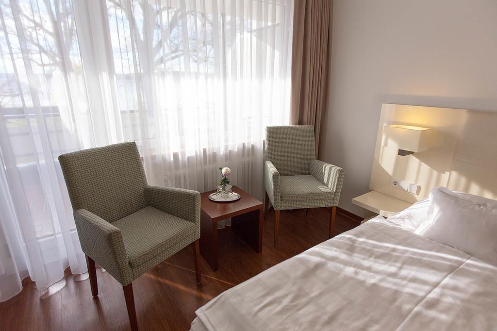 Hotel Seepark Garni ユーバーリンゲン エクステリア 写真