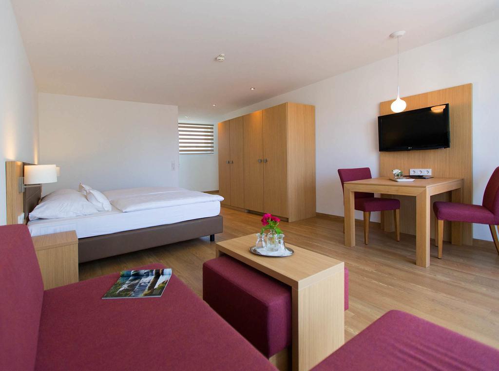 Hotel Seepark Garni ユーバーリンゲン エクステリア 写真