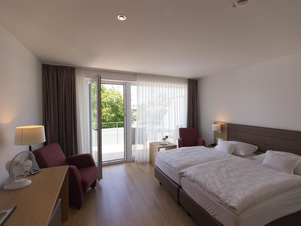 Hotel Seepark Garni ユーバーリンゲン エクステリア 写真