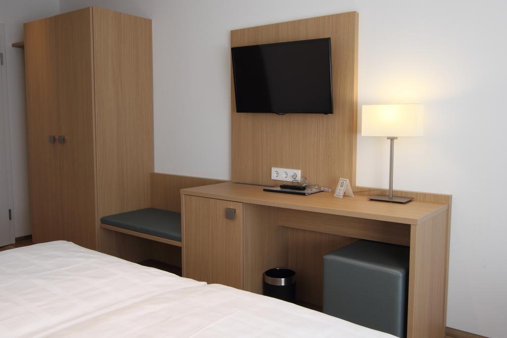 Hotel Seepark Garni ユーバーリンゲン エクステリア 写真