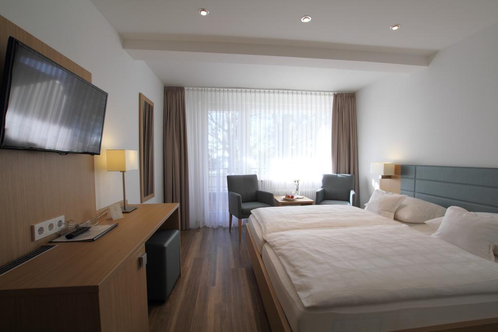 Hotel Seepark Garni ユーバーリンゲン エクステリア 写真