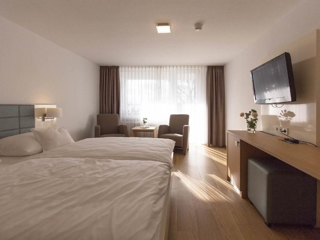 Hotel Seepark Garni ユーバーリンゲン エクステリア 写真