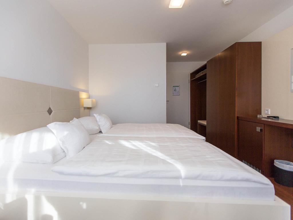 Hotel Seepark Garni ユーバーリンゲン エクステリア 写真