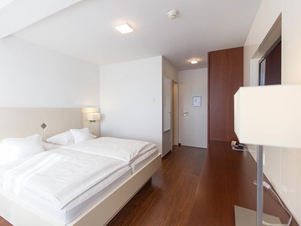 Hotel Seepark Garni ユーバーリンゲン エクステリア 写真