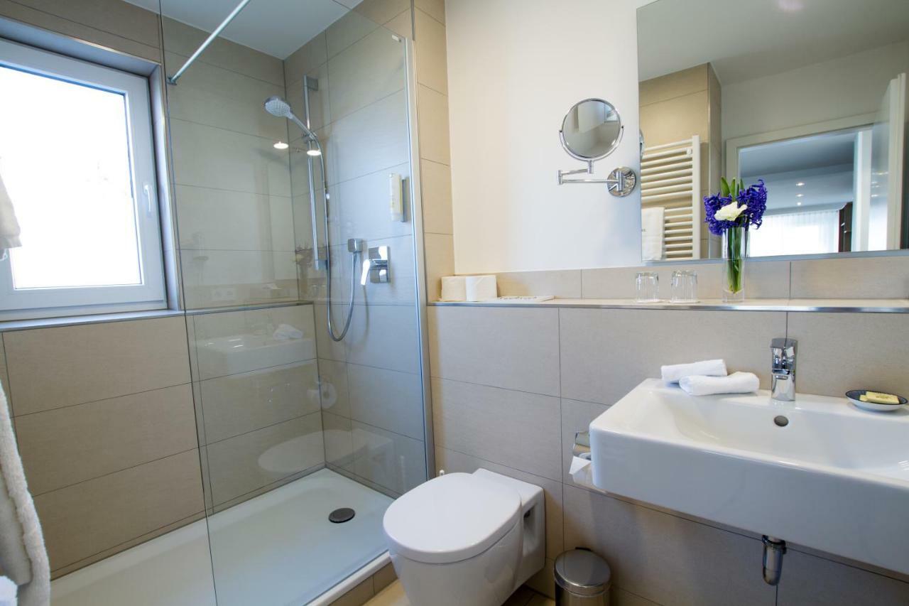 Hotel Seepark Garni ユーバーリンゲン エクステリア 写真