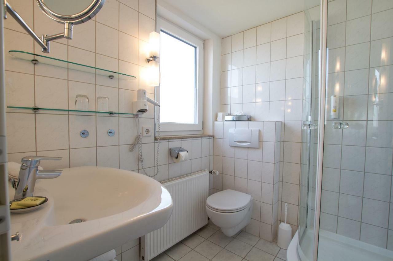 Hotel Seepark Garni ユーバーリンゲン エクステリア 写真