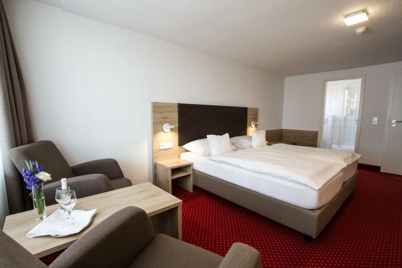 Hotel Seepark Garni ユーバーリンゲン エクステリア 写真