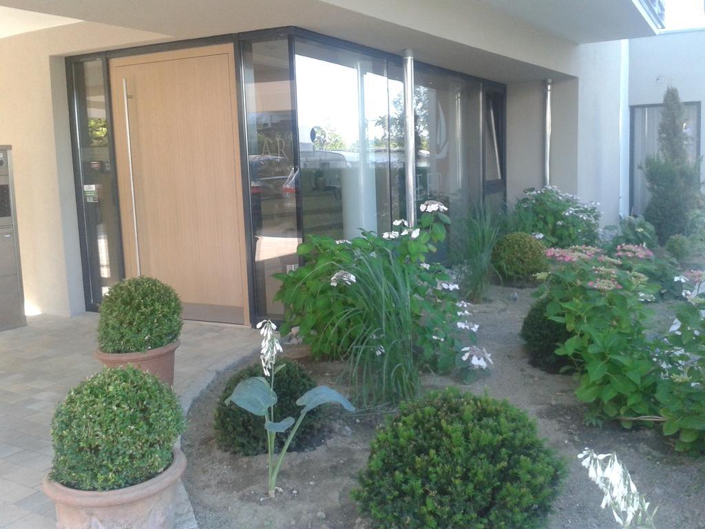 Hotel Seepark Garni ユーバーリンゲン エクステリア 写真